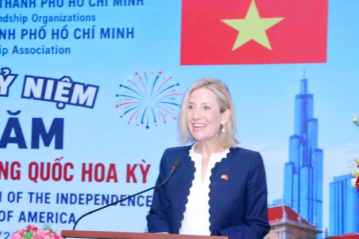 Tổng Lãnh sự Hoa Kỳ tại TP. Hồ Chí Minh Melissa A. Brown phát biểu tại buổi họp mặt