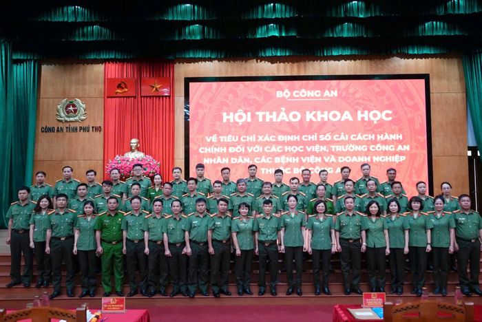 Ngày 22/5/2026, Thượng tá Nguyễn thị Thu Hiền – Giám đốc Bệnh viện CATP Hà Nội tham dự hội thảo khoa học cấp Bộ về cải cách hành chính trong Bệnh viện và trình bày tham luận. (Ảnh: Cổng thông tin Công an Hà Nội)