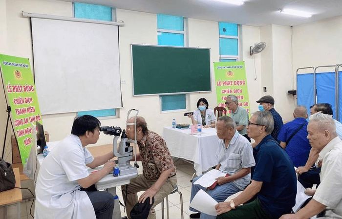 Ngày 19/5/2026, Bệnh viện CATP Hà Nội tổ chức khám, tư vấn sức khỏe miễn phí cho người có công, gia đình chính sách. (Ảnh: Cổng thông tin Công an Hà Nội)