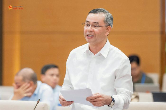 Bộ trưởng Bộ Tài chính Ngô Văn Tuấn trình bày Tờ trình dự án Luật