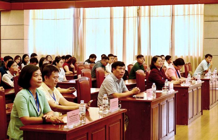 Các đại biểu tham dự Lễ khai mạc kỳ thi tuyển dụng. Ảnh: VVH