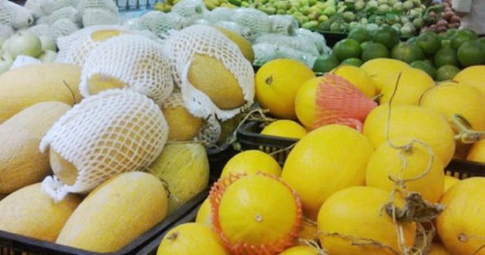 Nhiều chợ đầu mối, chợ dân sinh và cửa hàng kinh doanh hoa quả sạch, hoa quả nhập khẩu có dán tem nhãn mác nhưng không có hồ sơ chứng minh nguồn gốc xuất xứ...