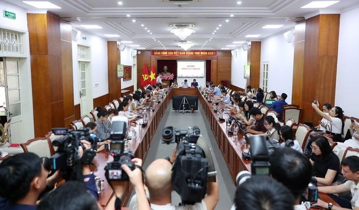  Toàn cảnh họp báo 