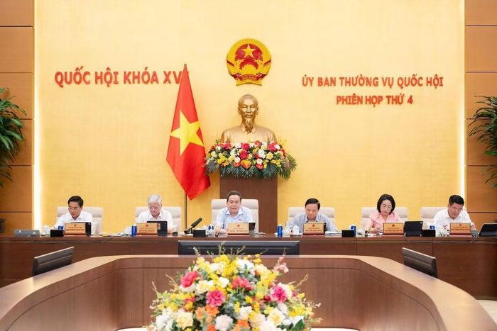 Các đồng chí lãnh đạo Quốc hội tại phiên họp.