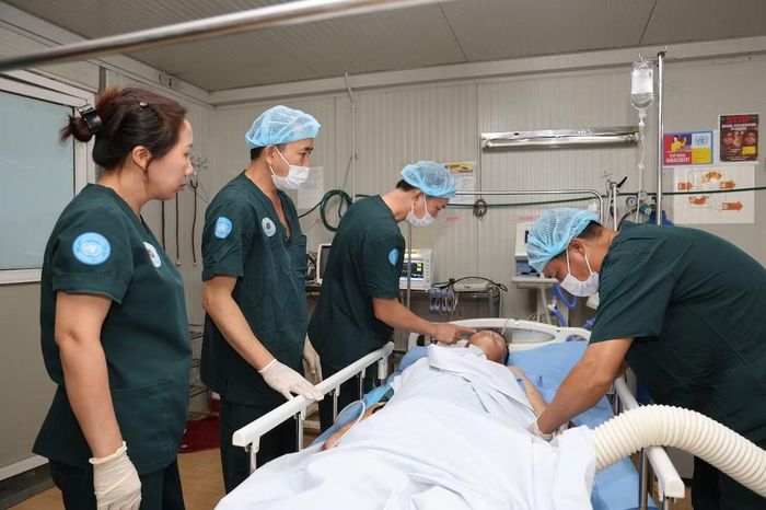 Bác sĩ mũ nồi xanh Việt Nam thực hiện thành công ca phẫu thuật thứ 27 tại Nam Sudan.