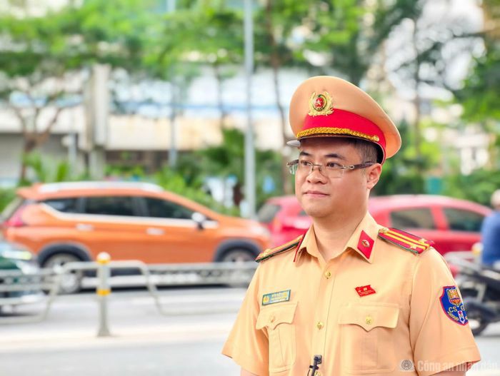 Trung tá Đào Việt Long, Phó Trưởng phòng CSGT Hà Nội.