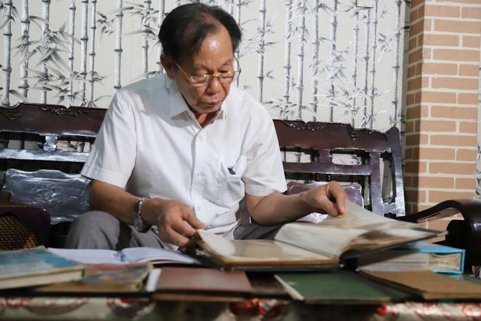 Những cuốn sổ nhỏ ghi chép tỉ mỉ tên tuổi, địa danh và các thông tin về đồng đội, nơi chôn cất... được ông Bản gọi đó là "tài sản lớn nhất" của đời mình.
