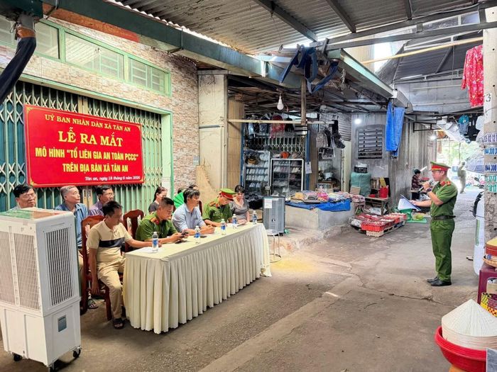 Lễ ra mắt mô hình “Tổ liên gia an toàn phòng cháy và chữa cháy” tại Tổ 20, ấp 2, xã Tân An.