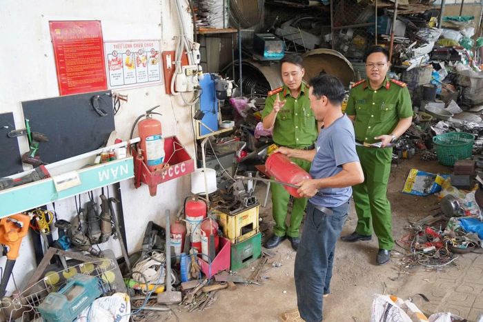 Hướng dẫn các cơ sở thu mua, kinh doanh phế liệu thực hiện các biện pháp bảo đảm an toàn PCCC.