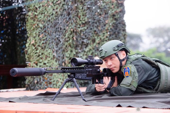 Đại úy Cường trong một nội dung thi.
