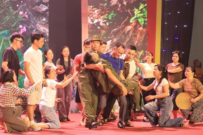  Chiều nay, các đội thi tranh thủ chạy tổng duyệt 
