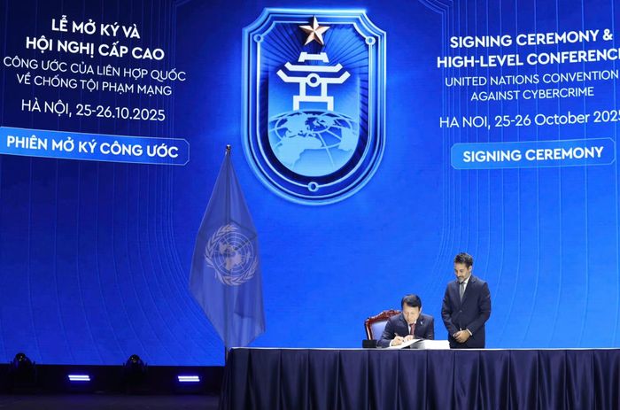  Đại tướng Lương Tam Quang, Ủy viên Bộ Chính trị, Bộ trưởng Bộ Công an ký Công ước Hà Nội 