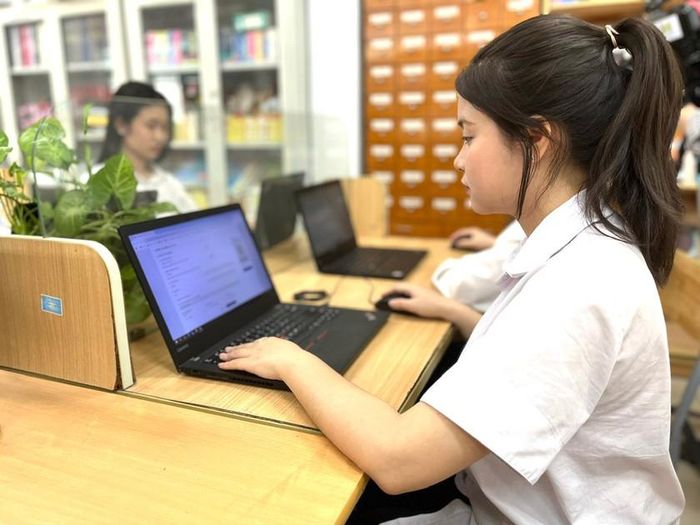 Từ ngày 15/7 đến 17 giờ ngày 21/7, thí sinh nộp lệ phí trực tuyến qua Cổng Dịch vụ công quốc gia. Ảnh: Lê Nguyễn