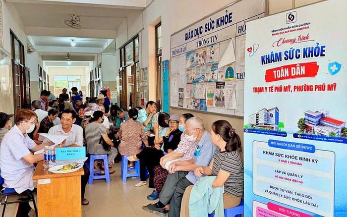 Công dân Thành phố Hồ Chí Minh được khám sức khỏe và có hồ sơ sức khỏe điện tử.