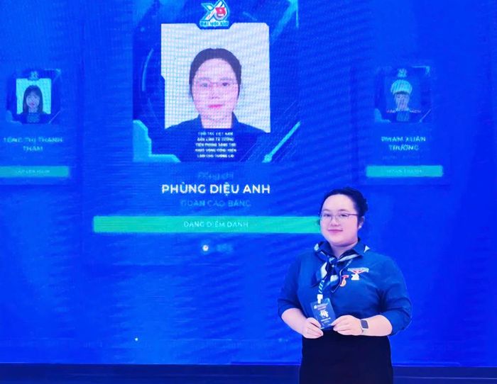 Đại biểu trẻ tuổi nhất của đoàn đại biểu tỉnh - Phùng Diệu Anh.