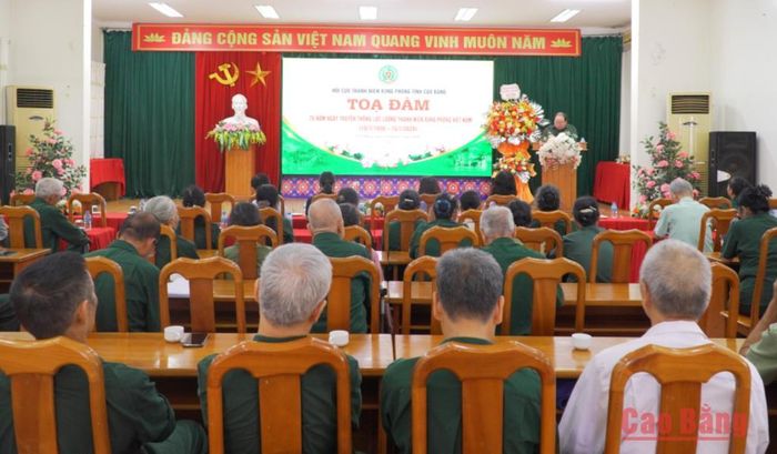 Các đại biểu tham dự tọa đàm.