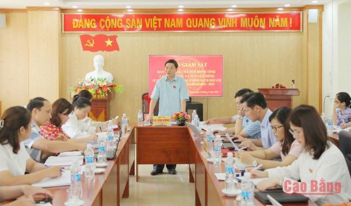 Đồng chí La Văn Hồng, Trưởng Ban Văn hóa - Xã hội, HĐND tỉnh phát biểu kết luận buổi giám sát.