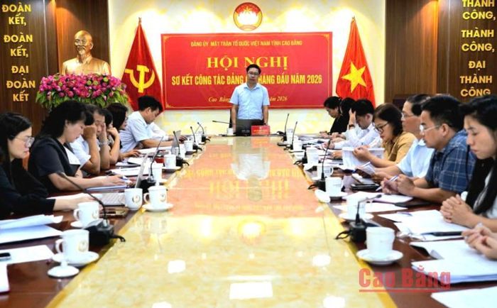 Đồng chí Vũ Khắc Quang, Ủy viên Ban Thường vụ Tỉnh ủy, Bí thư Đảng ủy, Phó Chủ tịch Thường trực Ủy ban MTTQ Việt Nam tỉnh kết luận hội nghị.