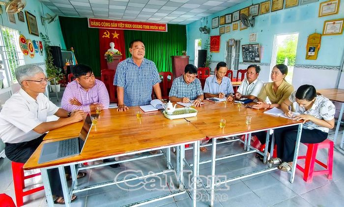 Ban Dân chánh Ấp 15, xã Vĩnh Hậu, họp bàn về các vấn đề liên quan đến việc chuẩn bị sửa đổi hương ước.
