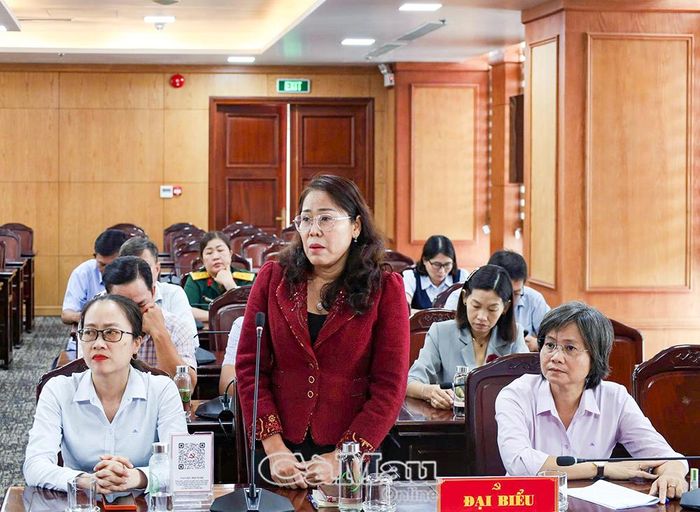  Đồng chí Võ Kiều Hận, Phó Bí thư Thường trực Đảng ủy xã Gành Hào, kiến nghị các giải pháp nâng cao chất lượng công tác dân vận ở cơ sở.