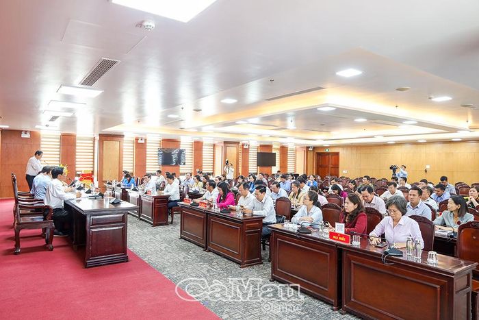 Các đại biểu tham dự hội nghị.