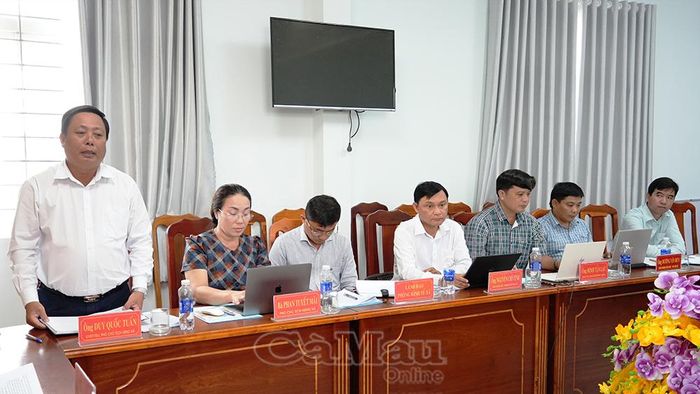 Phó Chủ tịch UBND xã Sông Đốc Duy Quốc Tuấn đề xuất bổ sung nguồn nhân lực cho địa phương đáp ứng yêu cầu công tác giải quyết TTHC.