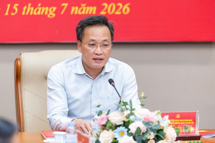 Đồng chí Nguyễn Hữu Nghĩa phát biểu. Ảnh: Phạm Thắng