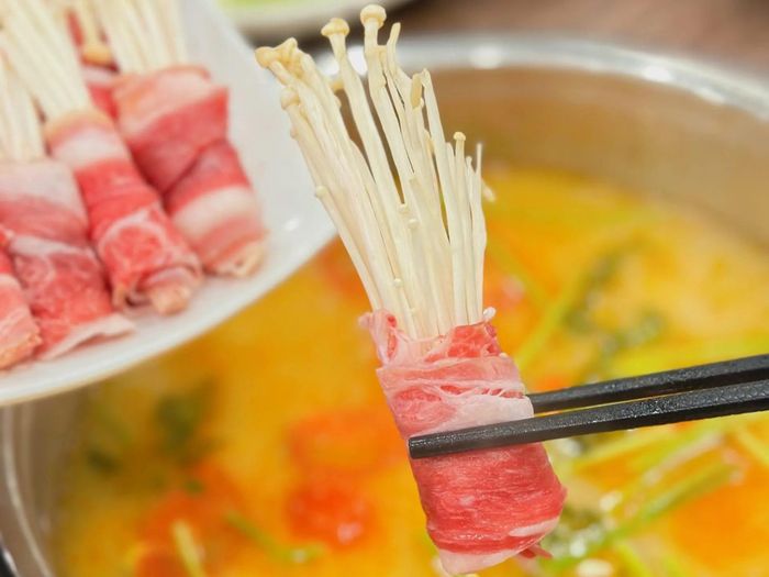 Không nên uống rượu bia khi ăn các món có nấm kim châm