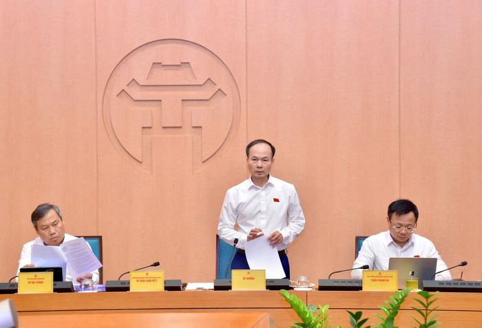 Các đại biểu HĐND thành phố Hà Nội thảo luận tại Tổ chiều 14/7
