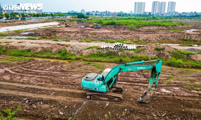Sau khoảng 10 tháng kể từ ngày khởi công, công trường vẫn duy trì nhiều mũi thi công để bám sát tiến độ đề ra. Đây là một trong những dự án hạ tầng kỹ thuật trọng điểm tại khu vực phía Đông thành phố, hướng tới mục tiêu đưa vào vận hành phục vụ công tác chống ngập từ đầu năm 2027.