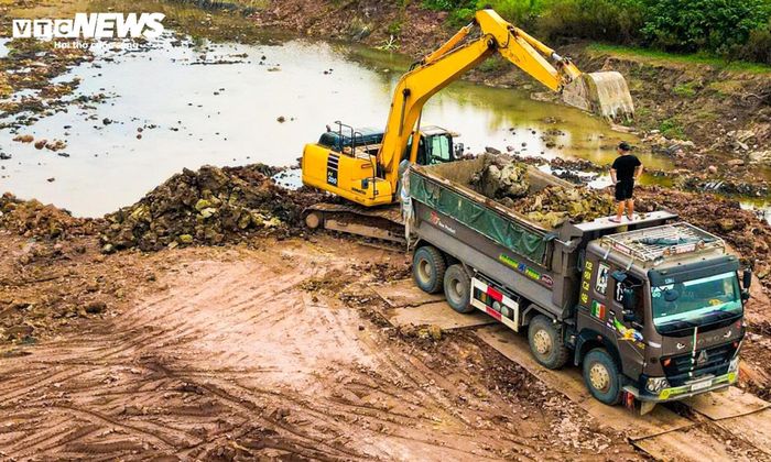 Theo cập nhật đến tháng 7/2026, tổng giá trị khối lượng thực hiện của các nhà thầu đã đạt khoảng 50% kế hoạch. Riêng phần đào lòng hồ - hạng mục quyết định dung tích chứa nước của công trình đã hoàn thành khoảng 60% khối lượng.