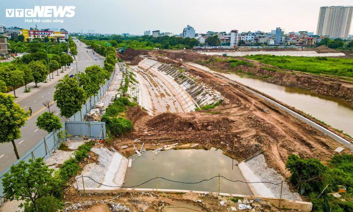 Theo kế hoạch, phần lòng hồ và hệ thống mương bao sẽ cơ bản hoàn thành trước ngày 31/12 năm nay. Sau đó, các đơn vị sẽ tập trung hoàn thiện những hạng mục còn lại để nghiệm thu toàn bộ công trình. Nếu bảo đảm đúng tiến độ, dự án sẽ hoàn thành và đưa vào sử dụng trước ngày 30/3/2027.