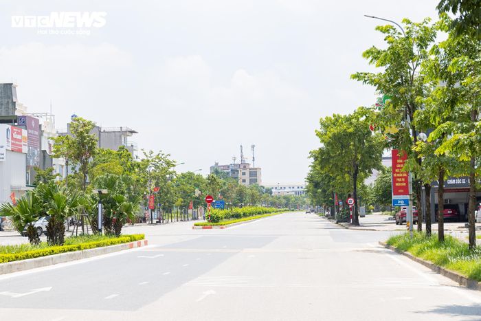 Những năm gần đây, cơ cấu kinh tế của địa phương chuyển dịch mạnh theo hướng đô thị. Trong đó, lĩnh vực công nghiệp - xây dựng chiếm gần 70%, thương mại - dịch vụ hơn 26%, còn nông nghiệp chỉ chiếm hơn 4%.
