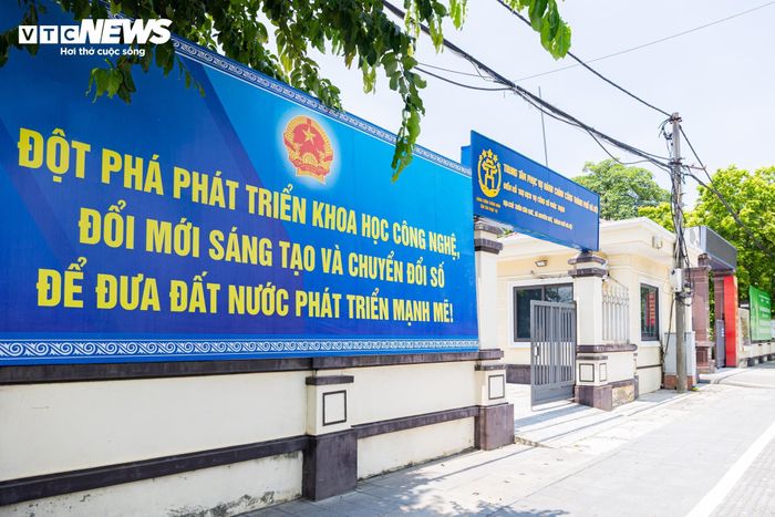 Ông Đặng Minh Thắng, Phó Bí thư Thường trực Đảng ủy xã Phúc Thịnh, cho biết lợi thế lớn nhất của địa phương là hệ thống giao thông kết nối thuận lợi giữa sân bay Nội Bài với khu vực nội đô và các tỉnh lân cận. Theo ông, cùng với quy hoạch các tuyến đường sắt đô thị trong tương lai, Phúc Thịnh sẽ có thêm điều kiện để mở rộng không gian phát triển, thu hút đầu tư và thúc đẩy tăng trưởng kinh tế.