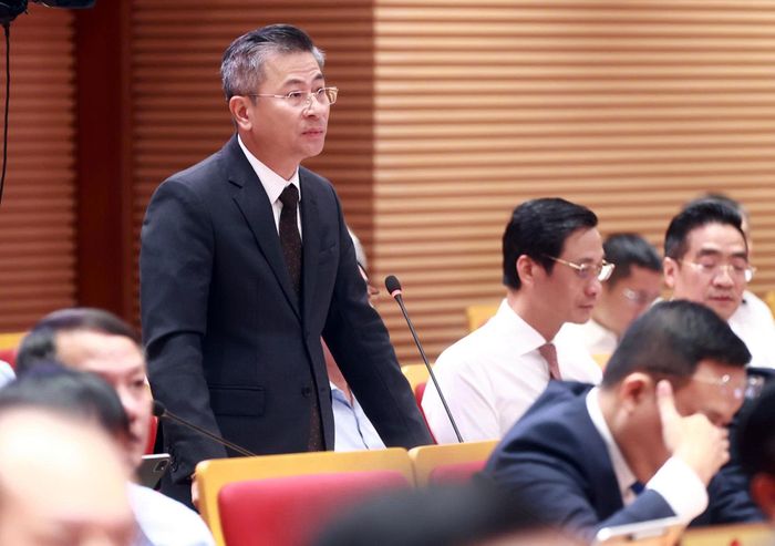 Ông Nguyễn Phi Thường, Giám đốc Sở Xây dựng Hà Nội trả lời chất vấn.