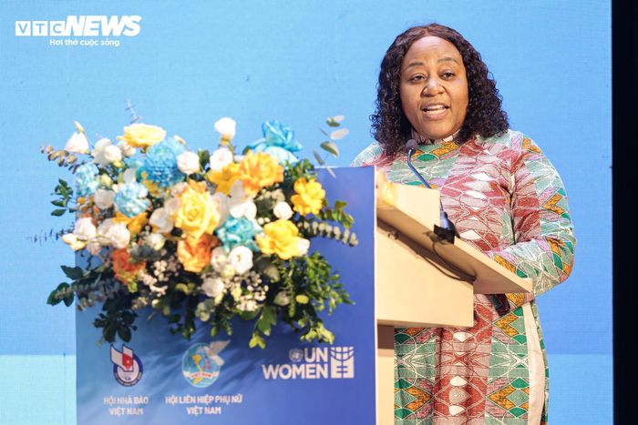 Bà Caroline Nyamayemombe, Trưởng đại diện UN Women tại Việt Nam phát biểu.