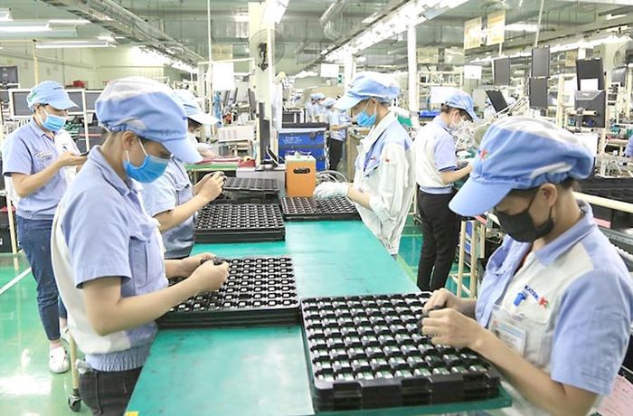 Sản xuất linh kiện điện tử tại Công ty TNHH Katolec Việt Nam (Khu công nghiệp Quang Minh). Ảnh: Nhật Nam