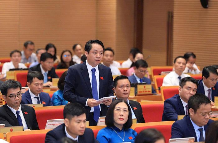 Đại biểu HĐND thành phố Hà Nội Nguyễn Danh Phúc (Tổ đại biểu số 22) chất vấn. Ảnh: Thành Thái