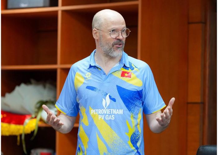 HLV Federico Rampazzo nhận nhiều kỳ vọng khi dẫn dắt đội tuyển bóng chuyền nam Việt Nam. Ảnh: Liên đoàn Bóng chuyền Việt Nam