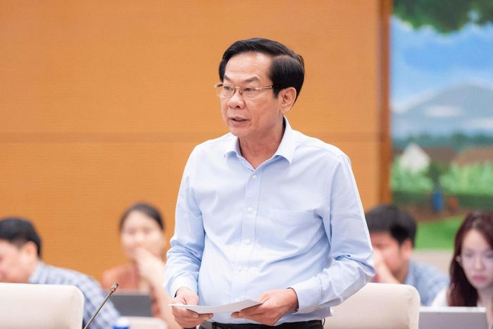 Bộ trưởng Bộ Nội vụ Đỗ Thanh Bình trình bày Tờ trình dự án Luật. Ảnh: media.quochoi.vn