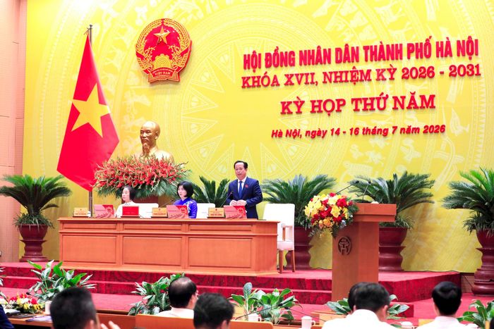 Thường trực HĐND thành phố điều hành phiên họp. Ảnh: Thành Thái