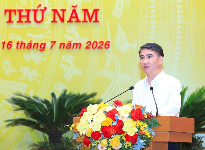 Ủy viên Ban Thường vụ Thành ủy, Phó Chủ tịch UBND thành phố Nguyễn Xuân Lưu phát biểu giải trình, tiếp thu ý kiến thảo luận của đại biểu. Ảnh: Thành Thái