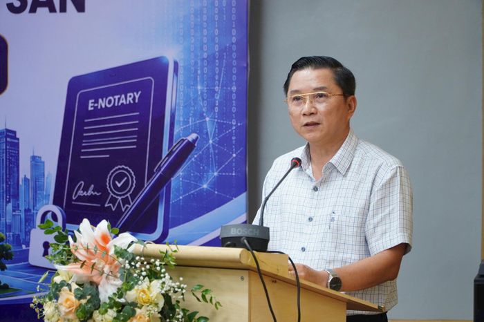 Ông Nguyễn Văn Hải, Phó chủ tịch Hiệp hội Công chứng viên Việt Nam phát biểu đề dẫn tọa đàm. Ảnh: Hồng Nhung