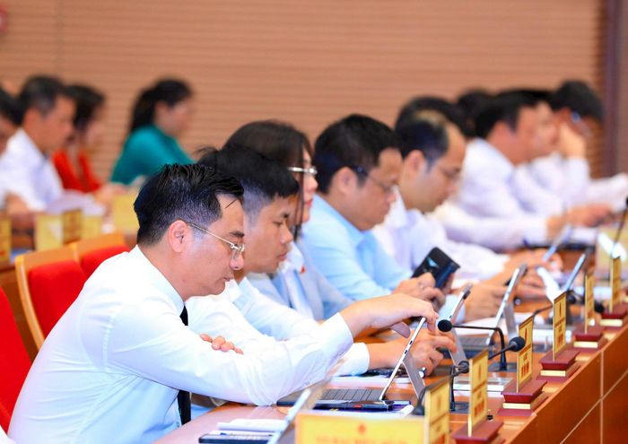 Các đại biểu HĐND thành phố tham dự kỳ họp. Ảnh: Thành Thái
