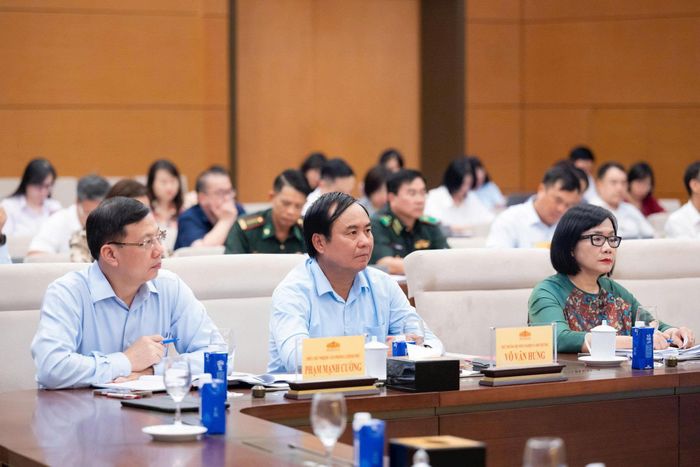 Đại biểu tham dự phiên họp. Ảnh: media.quochoi.vn