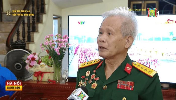 Đại tá Vũ Văn Chiến, nguyên Trưởng ban Chính sách binh chủng đặc công chia sẻ tại điểm cầu. Ảnh: PV