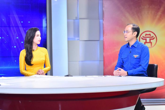 Anh Nguyễn Tiến Hưng trao đổi tại Chương trình. Ảnh: Phan Anh