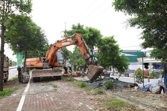 Sau giải tỏa hàng quán lấn chiếm hành lang quốc lộ 6, phường Chương Mỹ sẽ đầu tư công trình, vừa tạo điểm nhấn cảnh quan đô thị, chống tái lấn chiếm. Ảnh: Kim Nhuệ