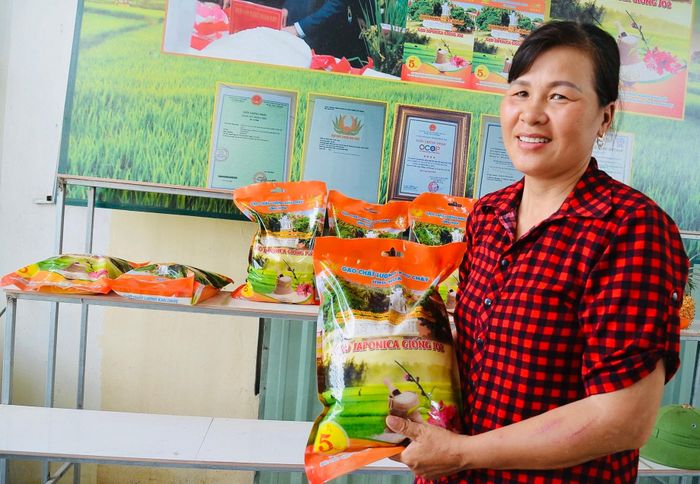 Sản phẩm Gạo chất lượng cao Khu Cháy Ứng Hòa của Hợp tác xã Sản xuất, Kinh doanh Nông nghiệp Đoàn Kết (xã Vân Đình, Hà Nội). Ảnh: Dương Đình Tường 