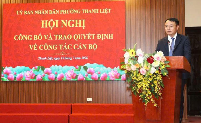 Chủ tịch UBND phường Bùi Huy Hoàng phát biểu giao nhiệm vụ tại hội nghị. Ảnh: PV